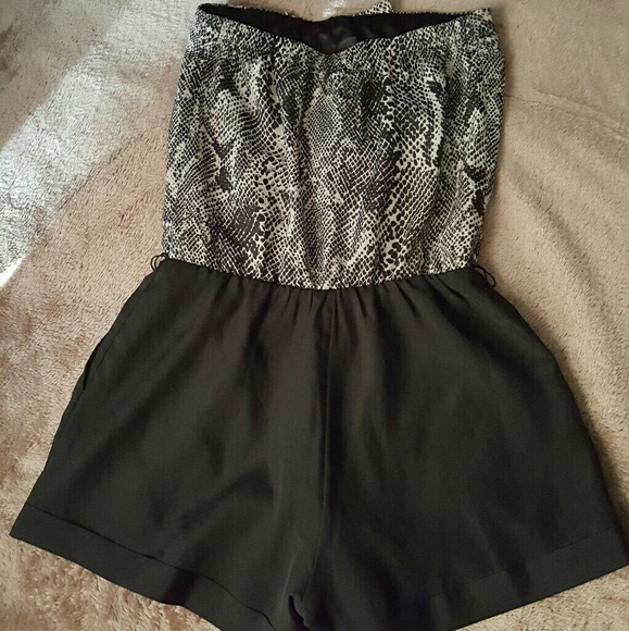 Express Leopard Romper - Picture 2 of 3